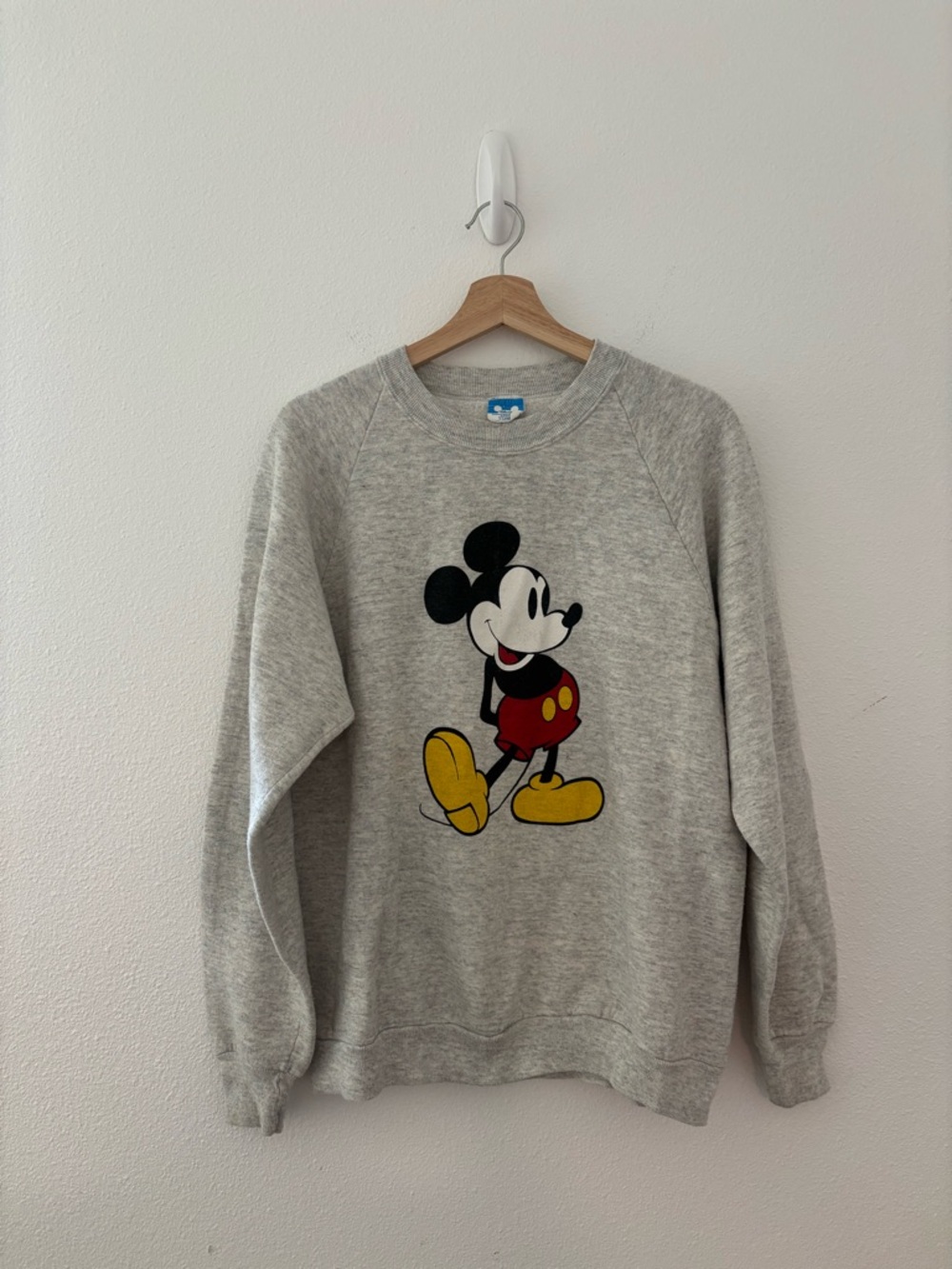 Vintage Disney Mickey mouse crewneck sweatshirt in gray